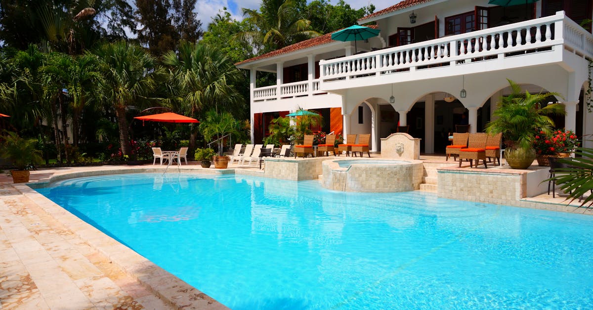 Pool skimmer maintenance service in Indianapolis